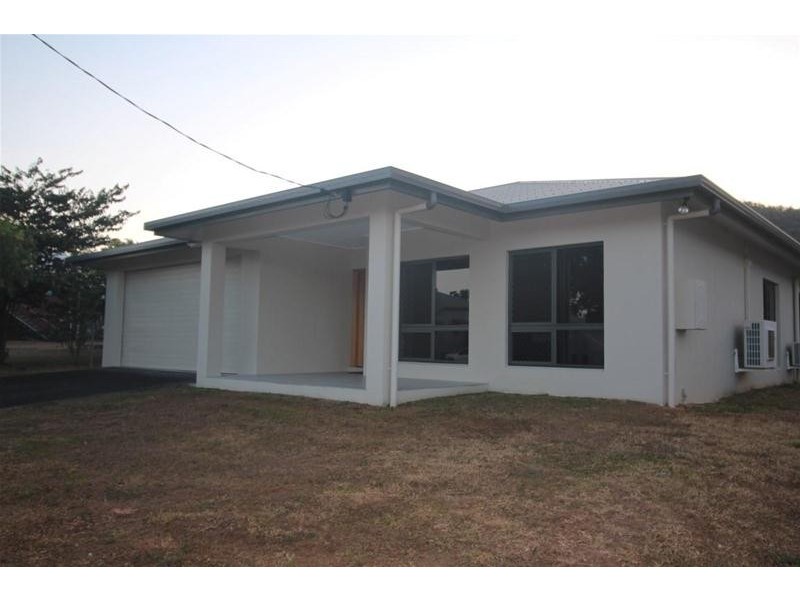 2 Graham Street, Tully QLD 4854