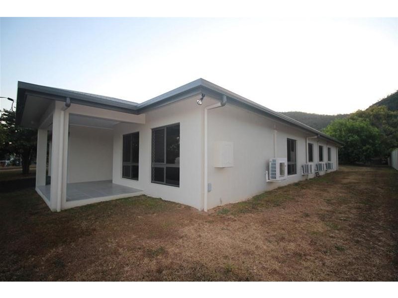 2 Graham Street, Tully QLD 4854