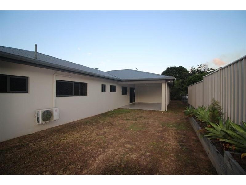 2 Graham Street, Tully QLD 4854