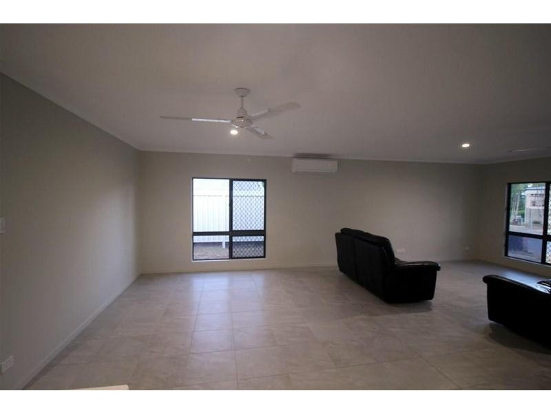 2 Graham Street, Tully QLD 4854