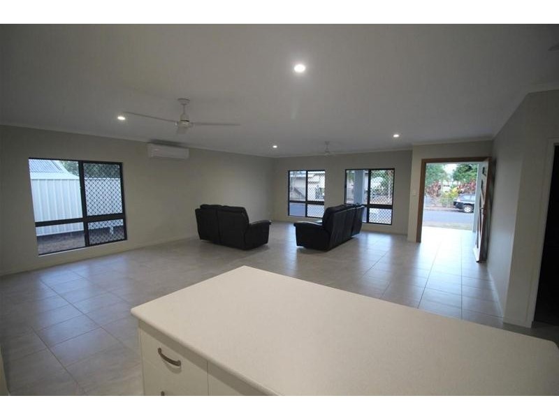 2 Graham Street, Tully QLD 4854