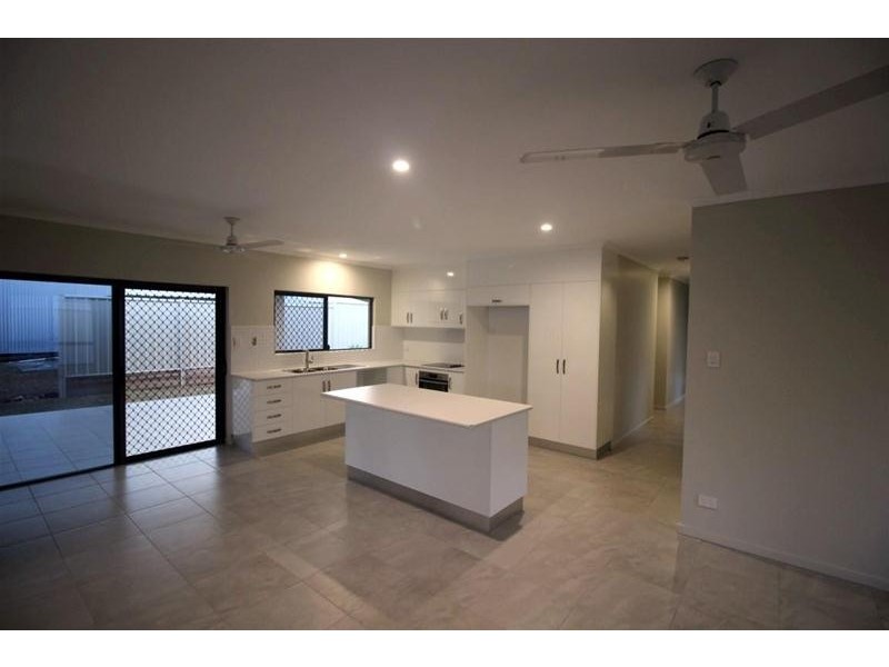 2 Graham Street, Tully QLD 4854