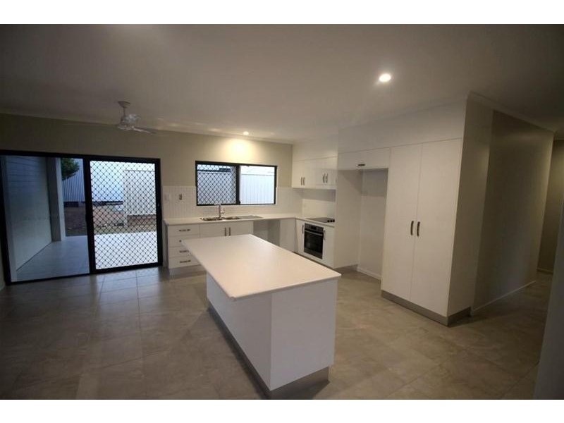 2 Graham Street, Tully QLD 4854