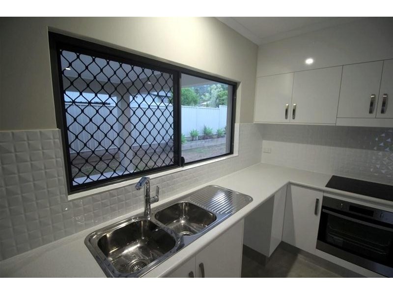 2 Graham Street, Tully QLD 4854