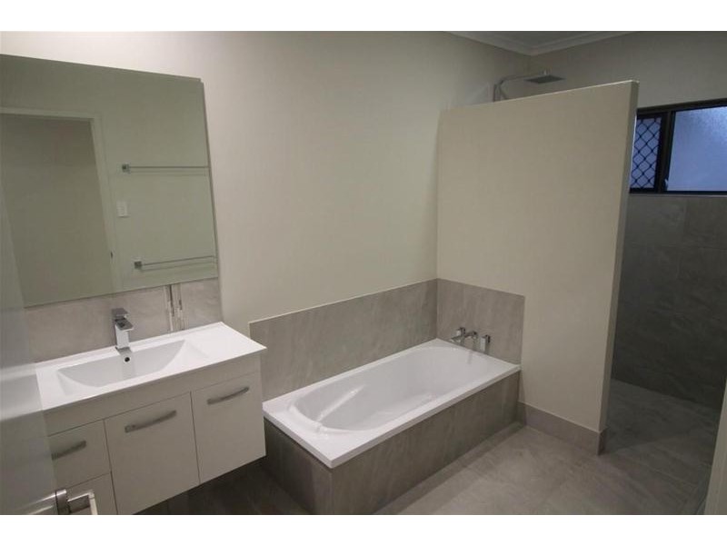 2 Graham Street, Tully QLD 4854