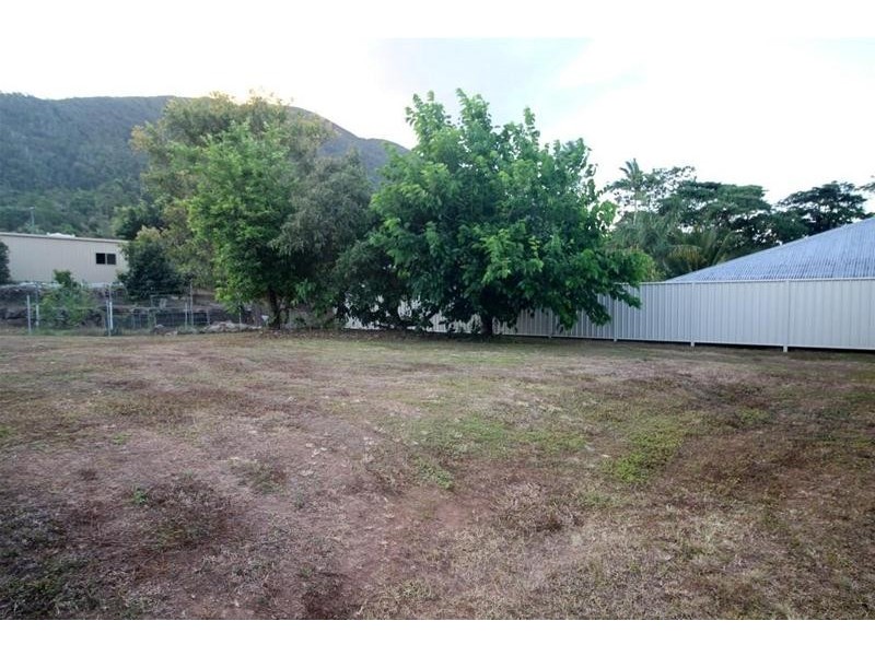 2 Graham Street, Tully QLD 4854