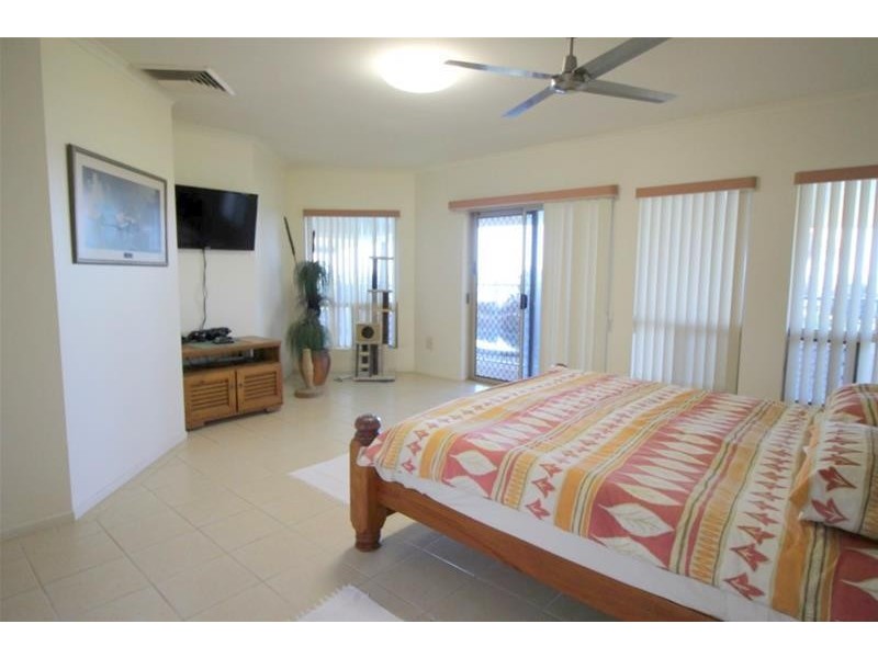 28 Pioneer Street, Bingil Bay QLD 4852
