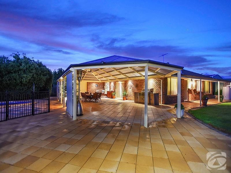 27 Kernick Avenue, Willunga SA 5172