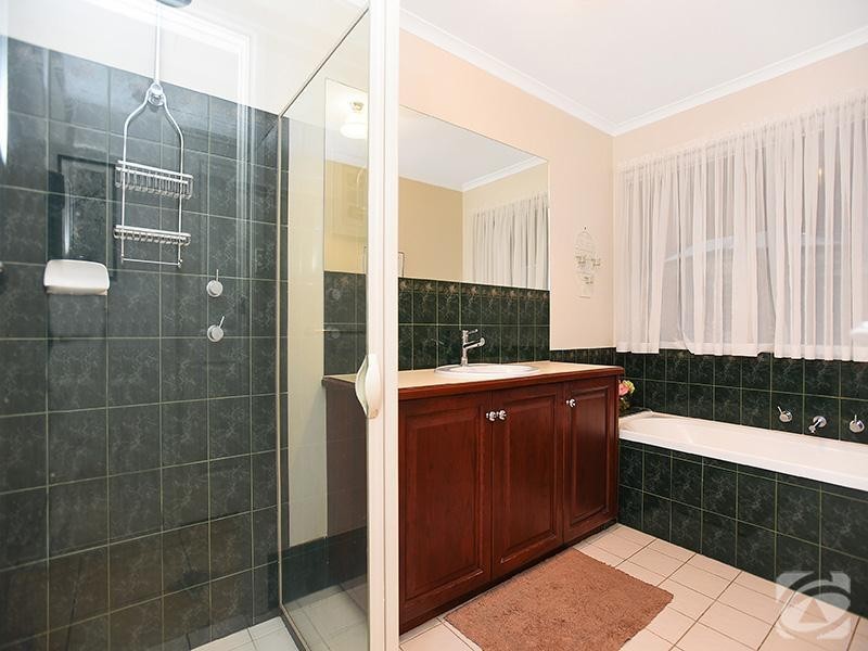 27 Kernick Avenue, Willunga SA 5172