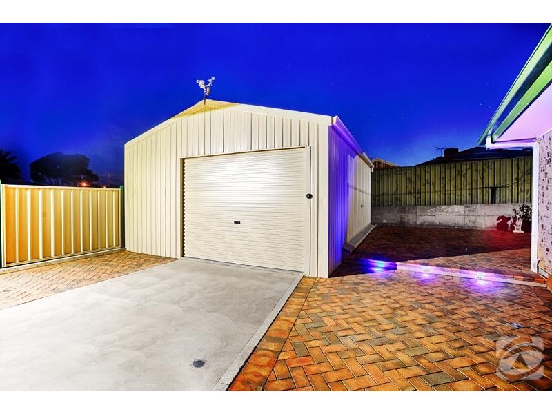 16 Lennard Drive, Moana SA 5169