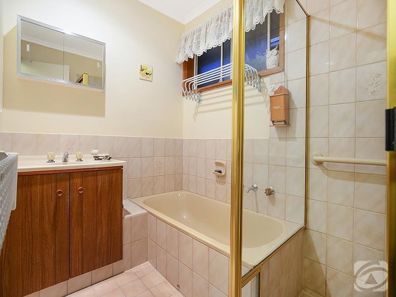 1 Allman Avenue, Woodcroft SA 5162