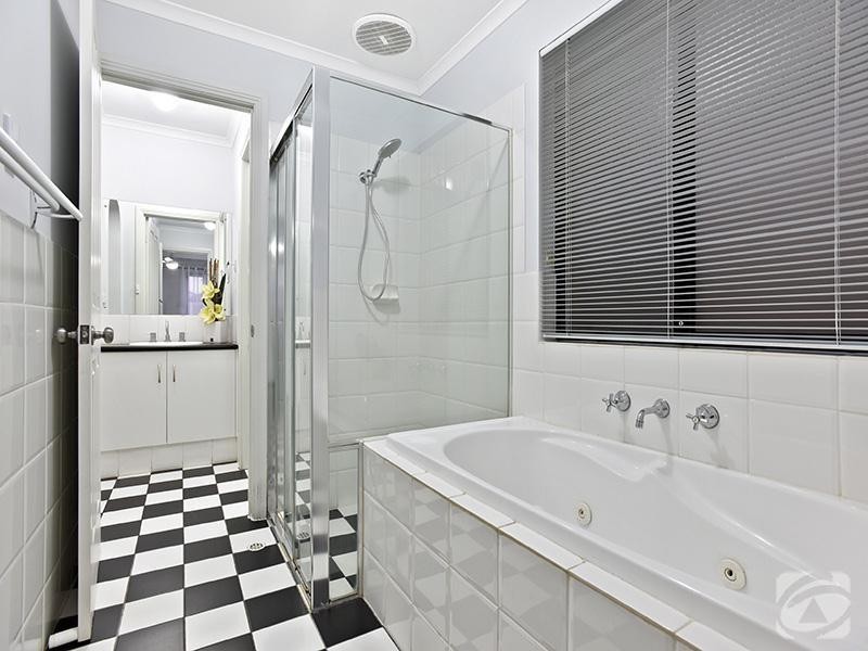 9 Sovereign Drive, Woodcroft SA 5162