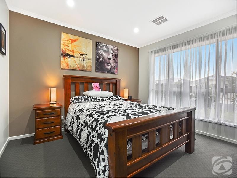 48 Sunderland Crescent, Seaford SA 5169