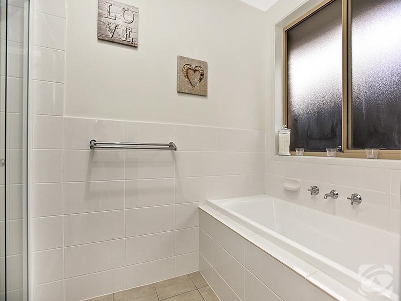 48 Sunderland Crescent, Seaford SA 5169