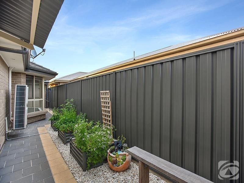 48 Sunderland Crescent, Seaford SA 5169