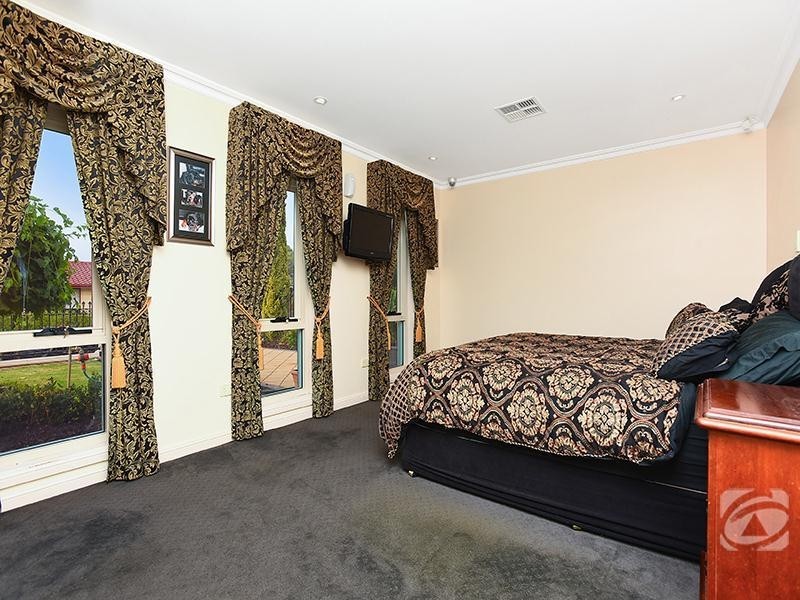 36 Woodhall Drive, Happy Valley SA 5159