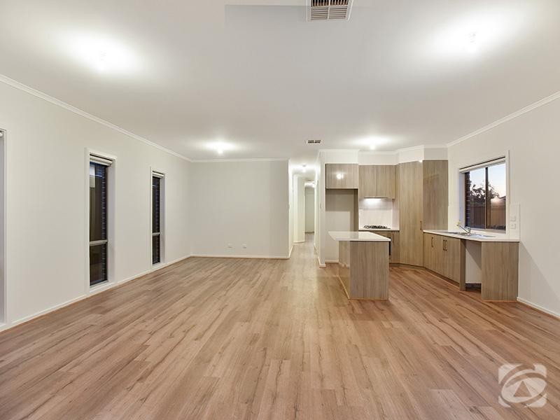 8 Aubrey Drive, Willunga SA 5172