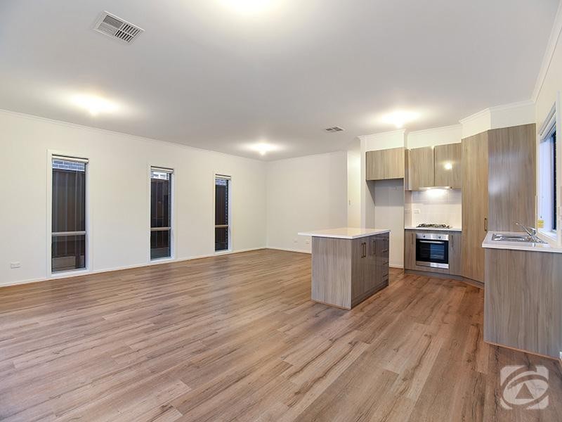 8 Aubrey Drive, Willunga SA 5172