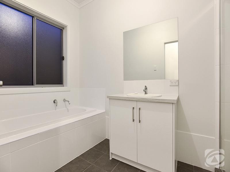 8 Aubrey Drive, Willunga SA 5172