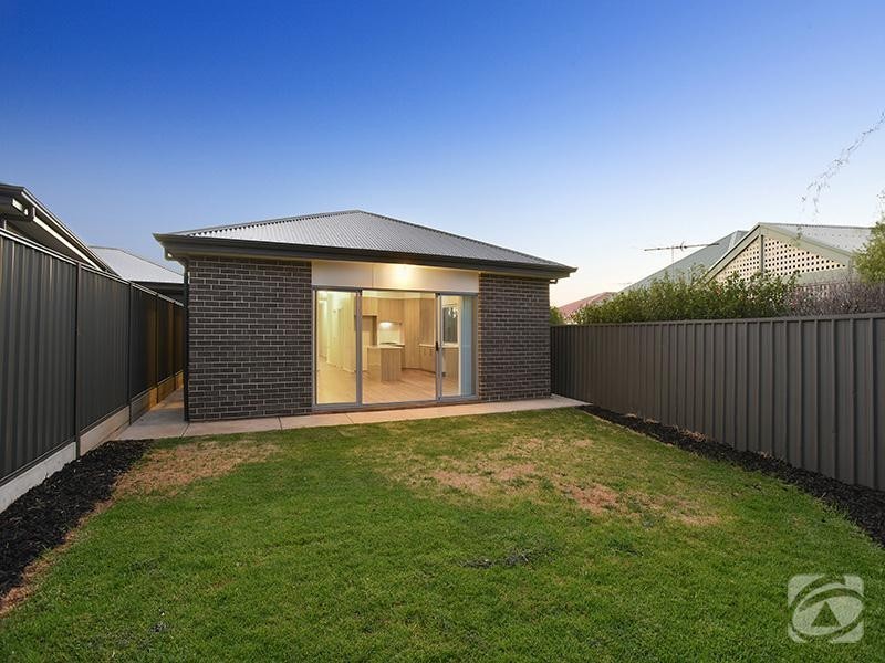 8 Aubrey Drive, Willunga SA 5172