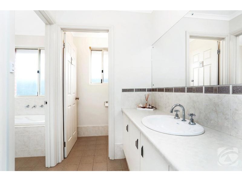 8 Aquamarine Avenue, Aldinga Beach SA 5173