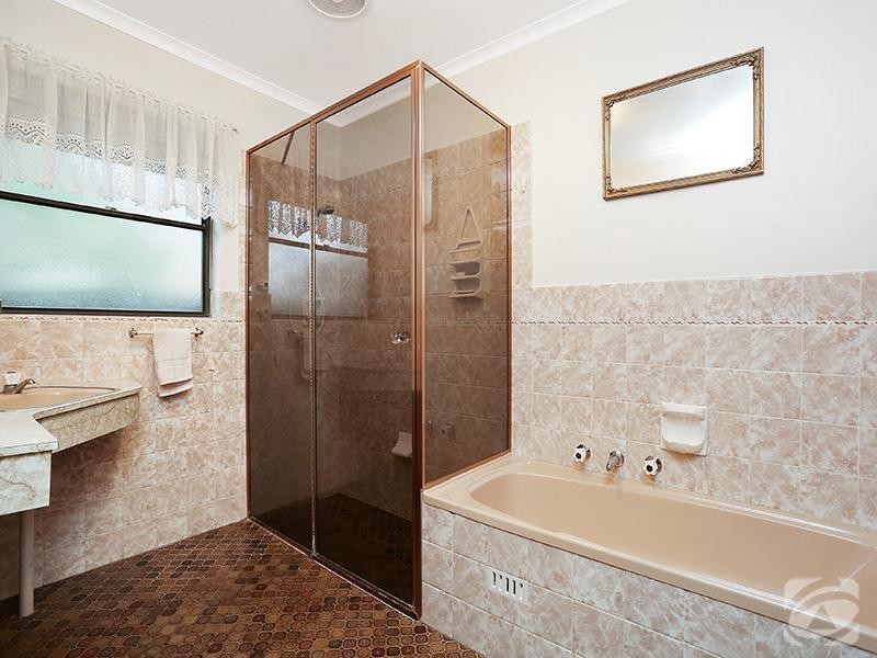 4 Bishop Street, Willunga SA 5172