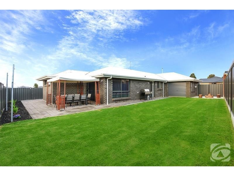33 Sunderland Crescent, Seaford SA 5169