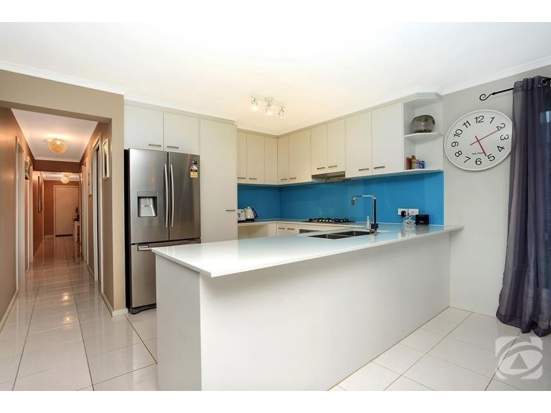 33 Sunderland Crescent, Seaford SA 5169