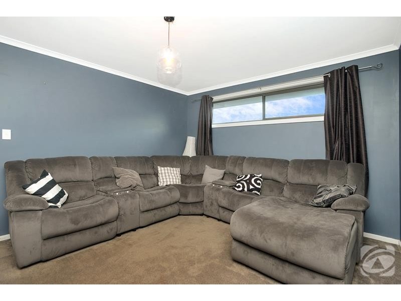 33 Sunderland Crescent, Seaford SA 5169