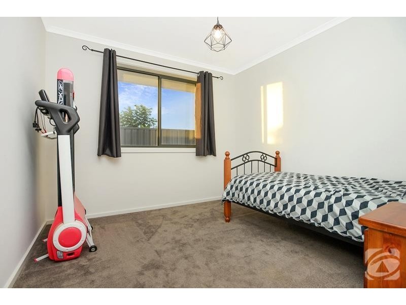 33 Sunderland Crescent, Seaford SA 5169