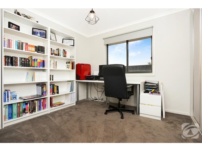 33 Sunderland Crescent, Seaford SA 5169