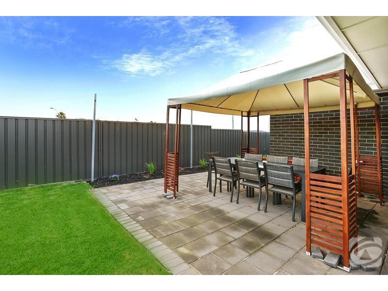 33 Sunderland Crescent, Seaford SA 5169