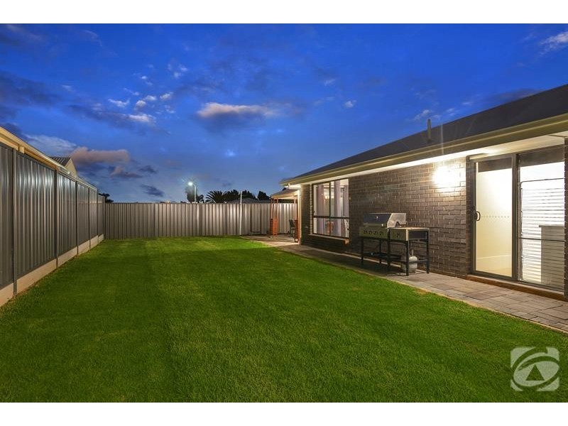 33 Sunderland Crescent, Seaford SA 5169