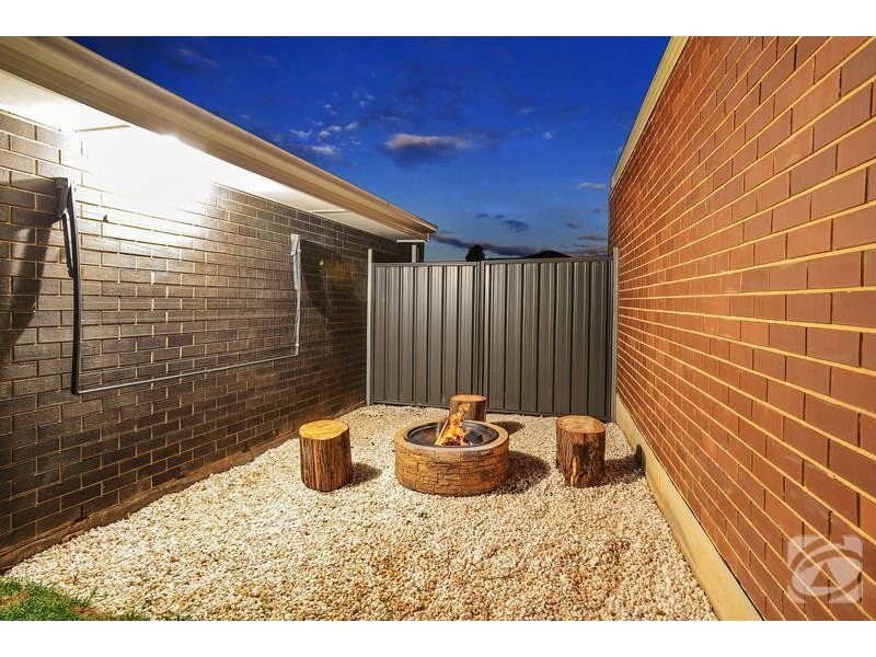 33 Sunderland Crescent, Seaford SA 5169