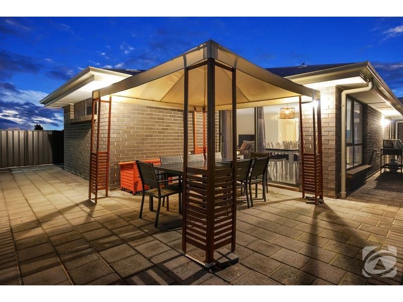 33 Sunderland Crescent, Seaford SA 5169