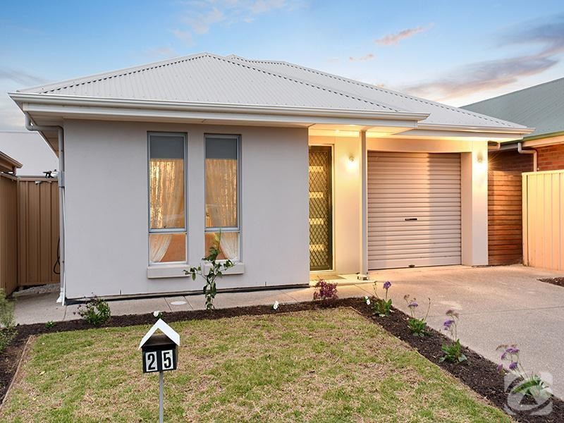 25 Pinkgum Avenue, Aldinga Beach SA 5173