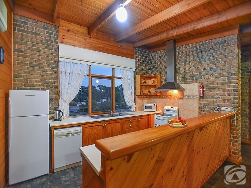 10 Ian Street, Mount Compass SA 5210