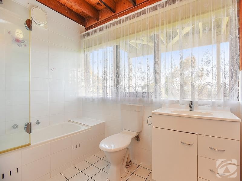 10 Ian Street, Mount Compass SA 5210