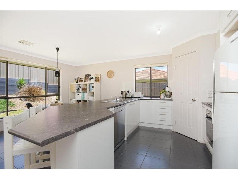 11 Manly Court, Seaford Rise SA 5169