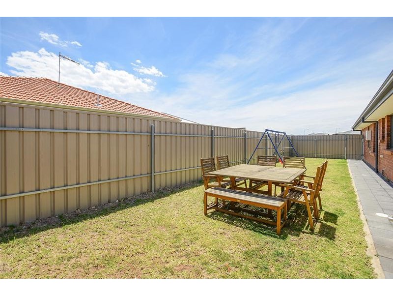 11 Manly Court, Seaford Rise SA 5169