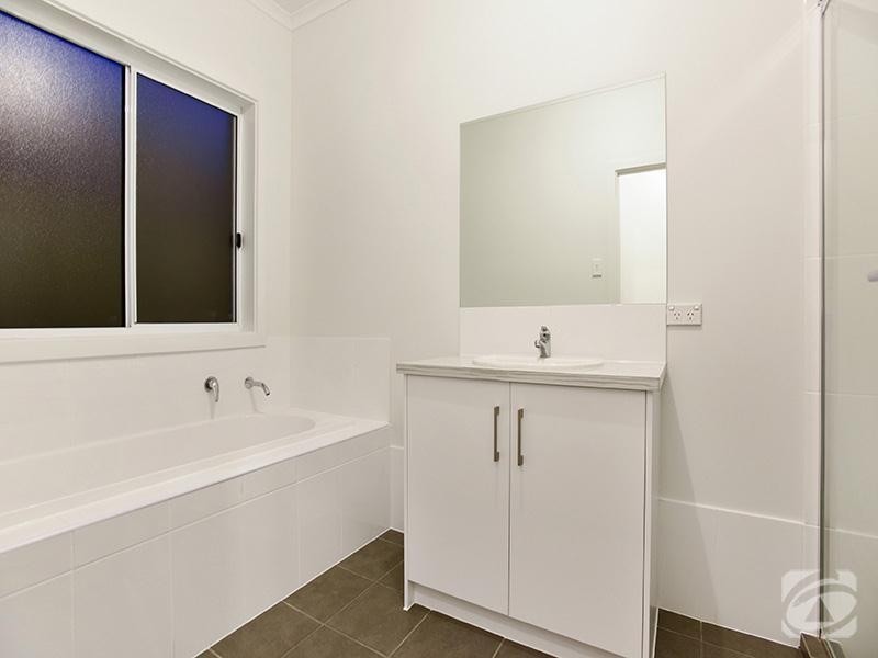 8a Aubrey Drive, Willunga SA 5172