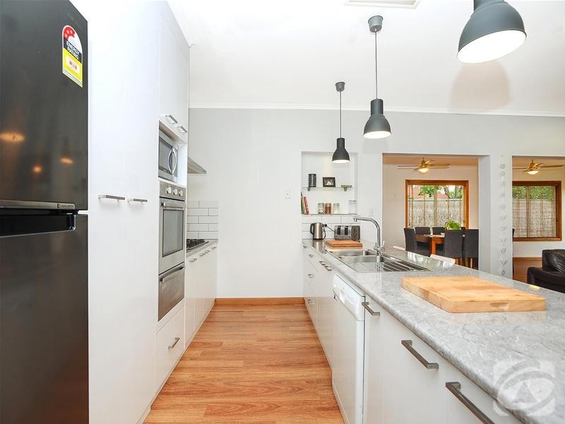 1 Sea Eagle Crescent, Seaford Rise SA 5169