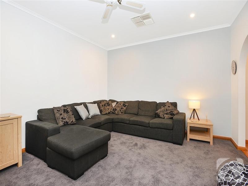 1 Sea Eagle Crescent, Seaford Rise SA 5169