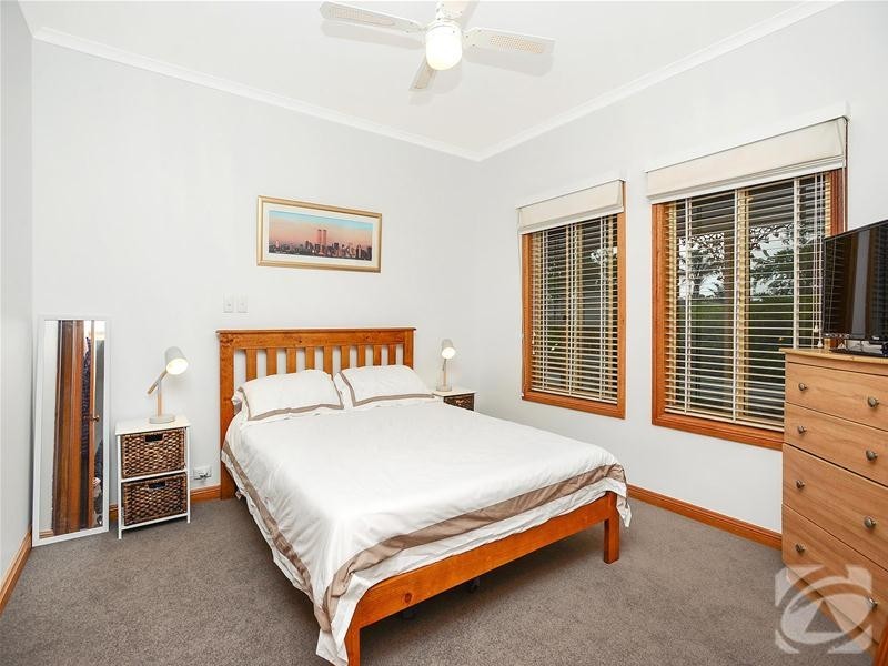 1 Sea Eagle Crescent, Seaford Rise SA 5169