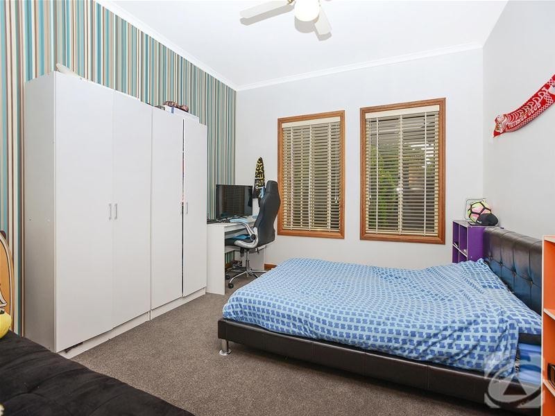 1 Sea Eagle Crescent, Seaford Rise SA 5169