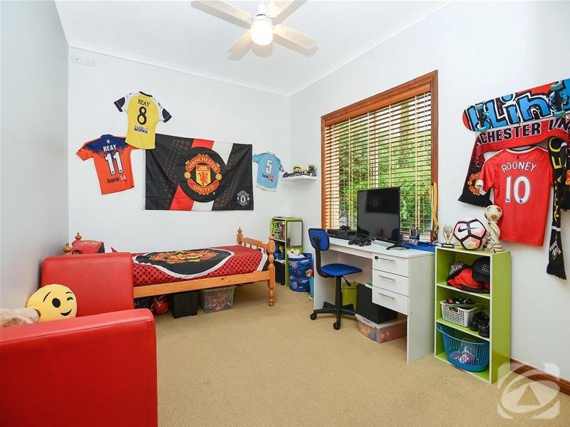 1 Sea Eagle Crescent, Seaford Rise SA 5169