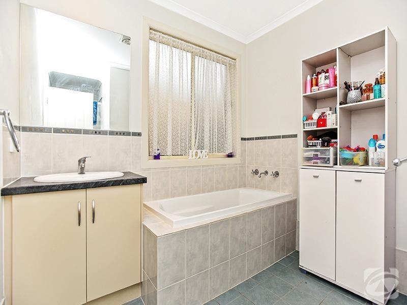 2 Karen Court, Morphett Vale SA 5162