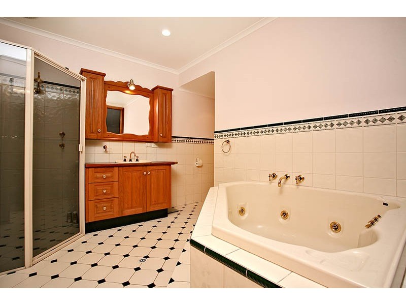 68 St Johns Terrace, Willunga SA 5172