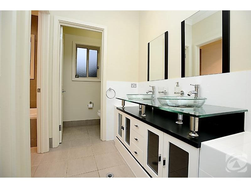 16 Spring Crescent, Mclaren Flat SA 5171