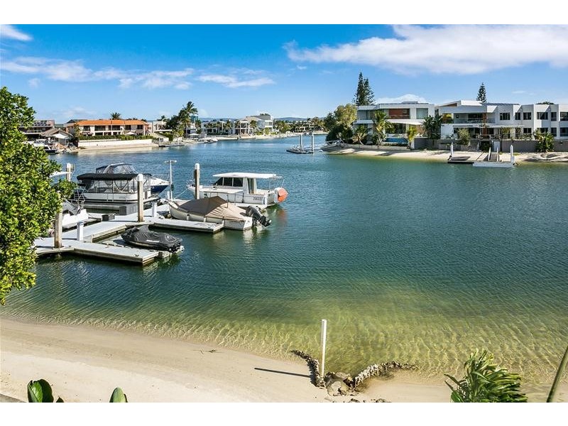 ‘KINGS ROW CTR’ 20 Commodore Drive, Paradise Waters QLD 4217